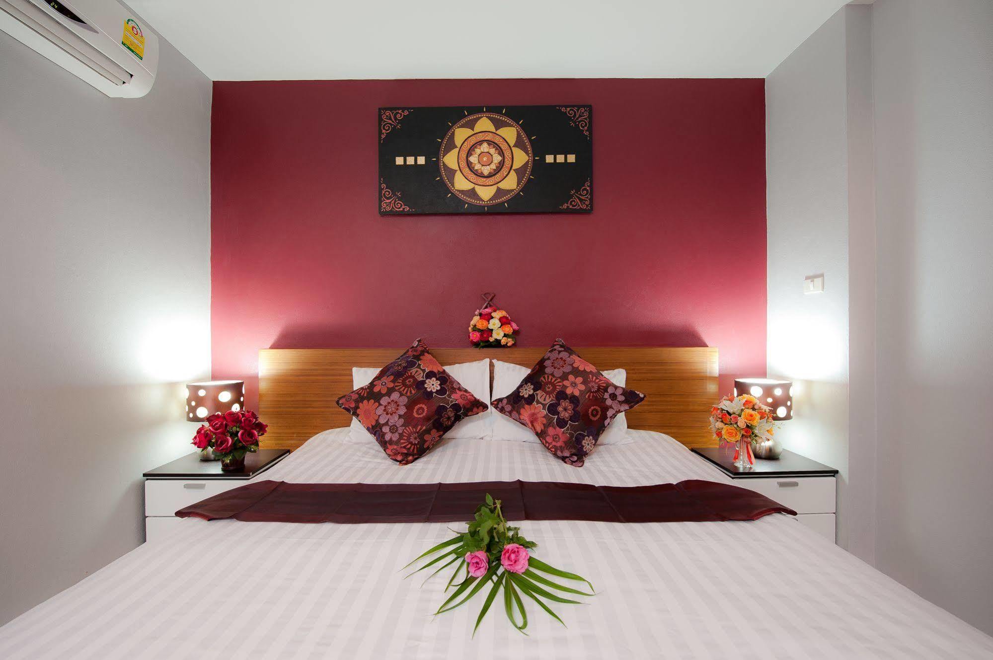 Rama Kata Beach Hotel Eksteriør billede