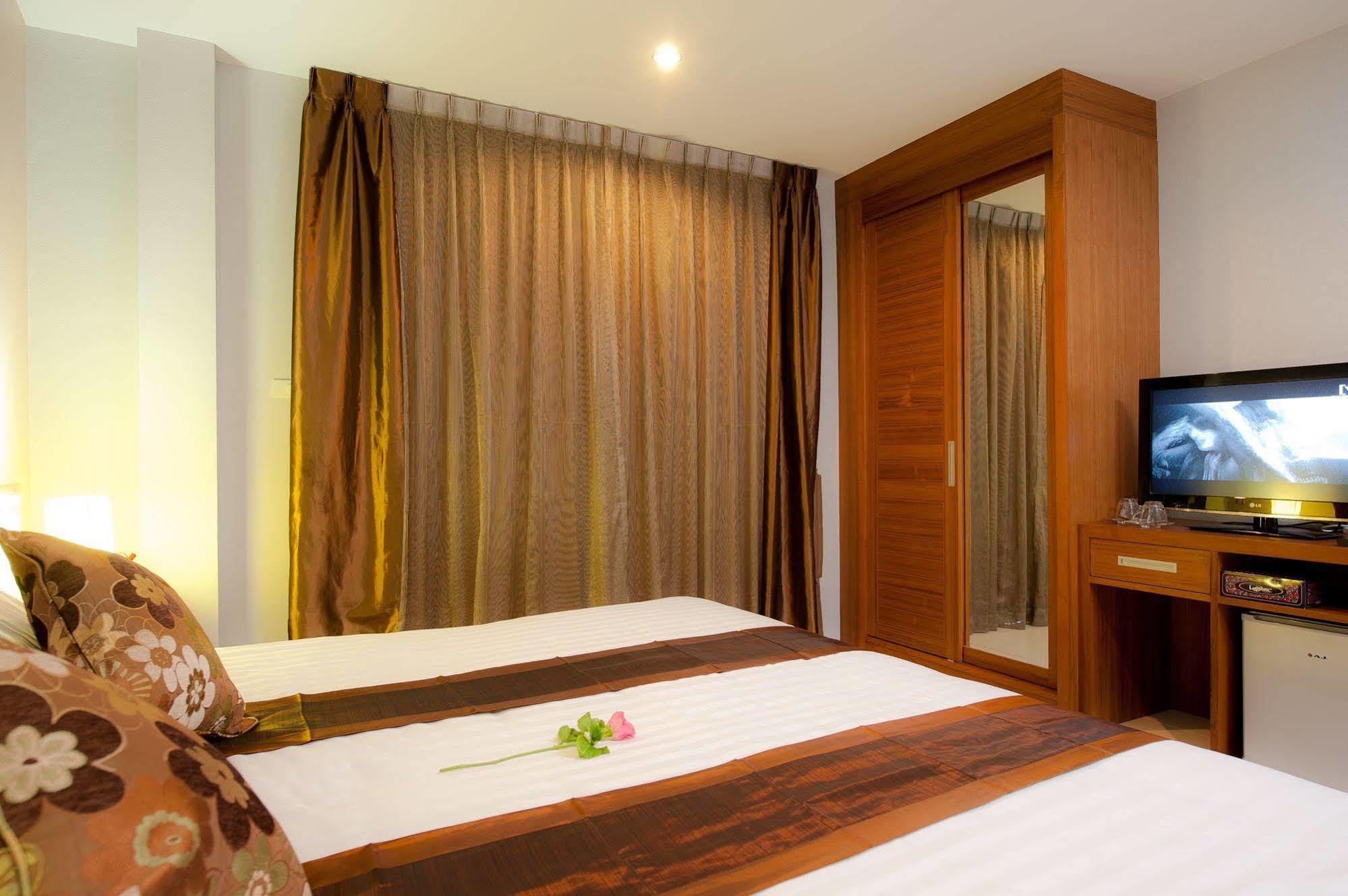 Rama Kata Beach Hotel Eksteriør billede
